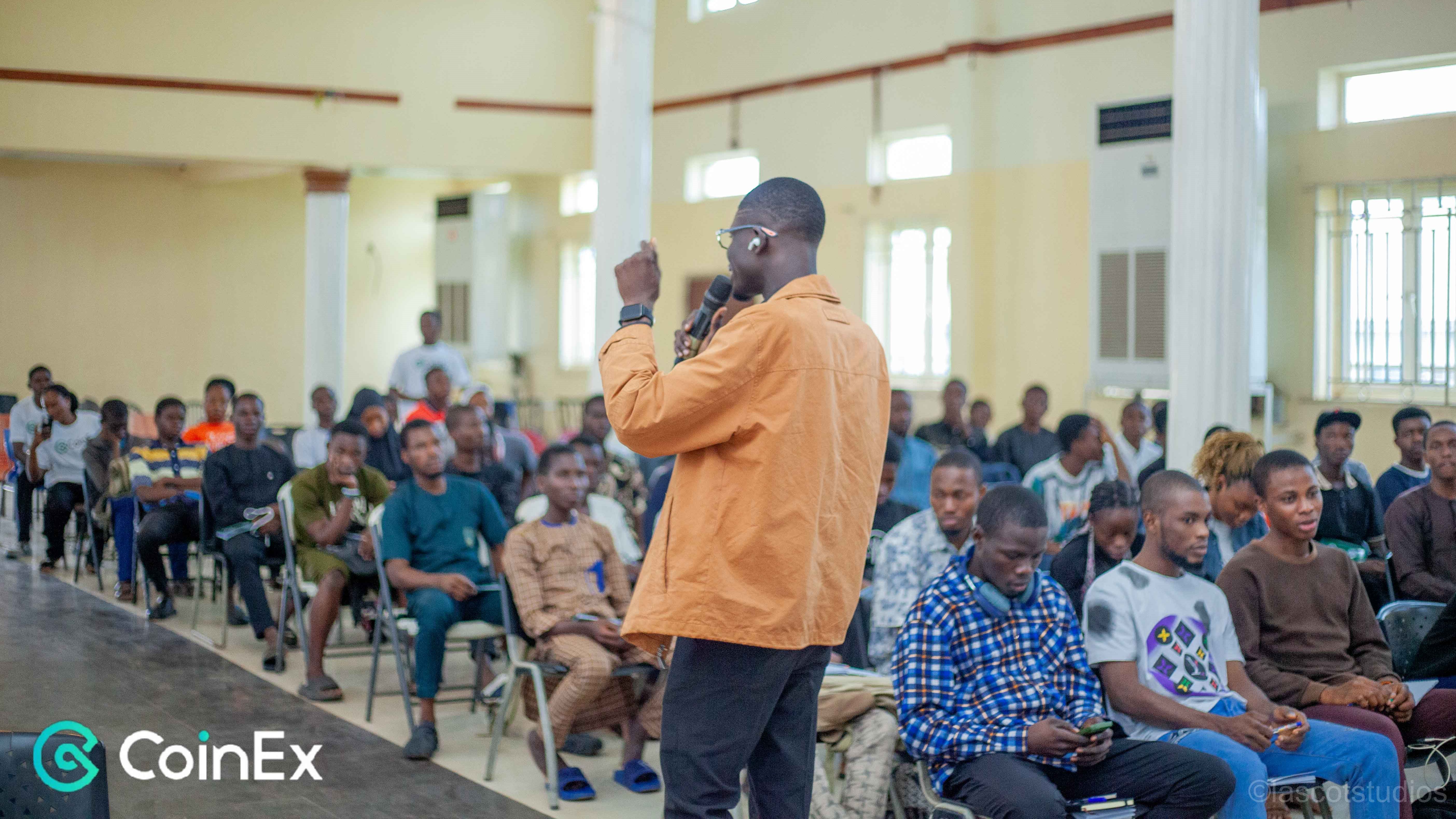 Students learning blockchain technology